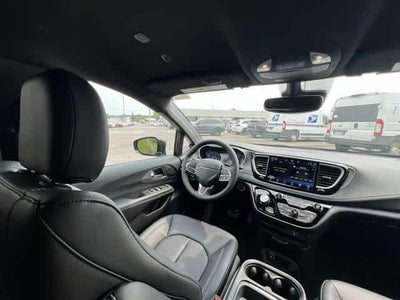 2027 Chrysler Pacifica PACIFICA SELECT AWD