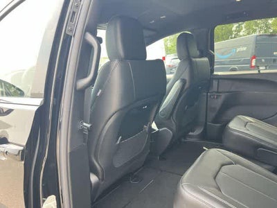2027 Chrysler Pacifica PACIFICA SELECT AWD