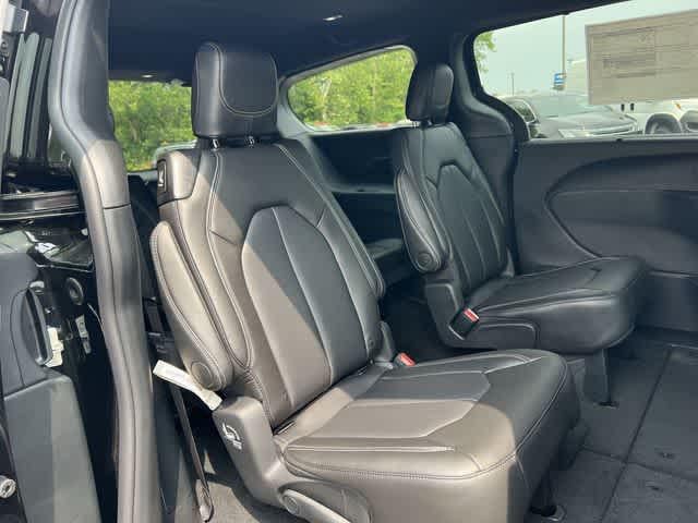 2027 Chrysler Pacifica PACIFICA SELECT AWD