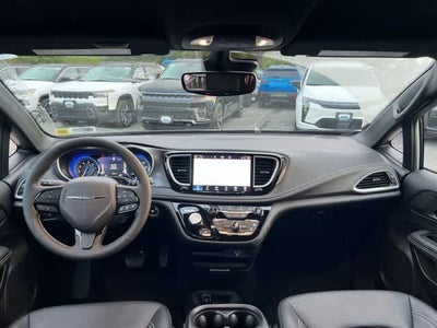 2026 Chrysler Pacifica Select AWD