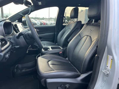 2026 Chrysler Pacifica Select AWD