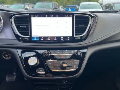 2026 Chrysler Pacifica Select AWD