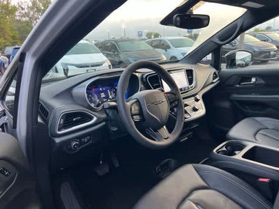 2026 Chrysler Pacifica Select AWD