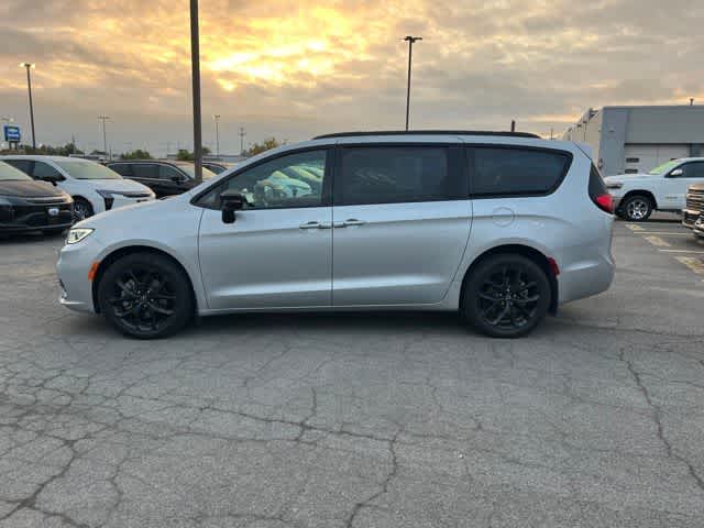2026 Chrysler Pacifica Select AWD