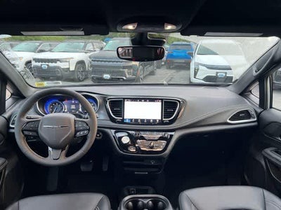 2026 Chrysler Pacifica Select AWD