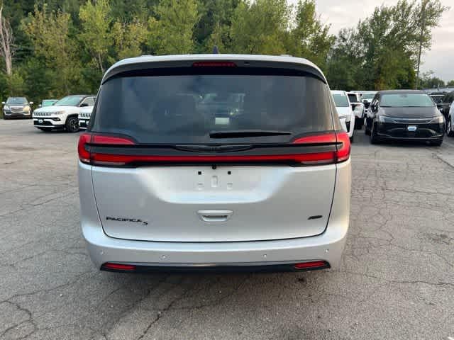 2026 Chrysler Pacifica Select AWD