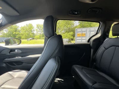 2027 Chrysler Pacifica PACIFICA SELECT AWD