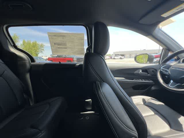 2027 Chrysler Pacifica PACIFICA SELECT AWD