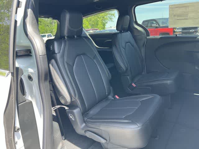 2027 Chrysler Pacifica PACIFICA SELECT AWD