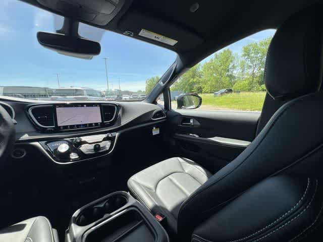 2027 Chrysler Pacifica PACIFICA SELECT AWD