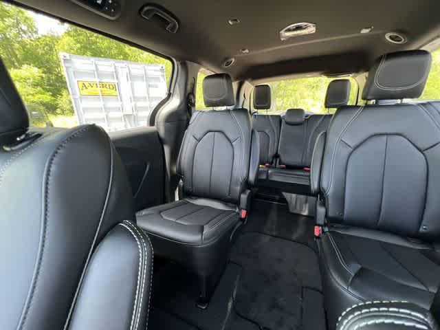 2027 Chrysler Pacifica PACIFICA SELECT AWD