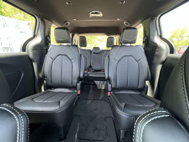 2027 Chrysler Pacifica PACIFICA SELECT AWD