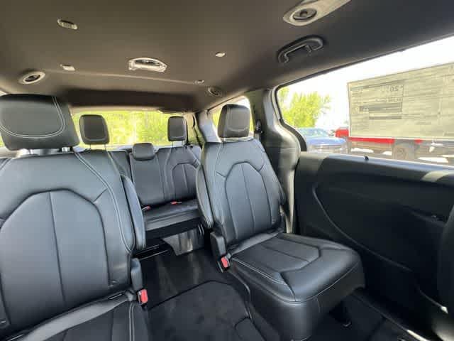 2027 Chrysler Pacifica PACIFICA SELECT AWD