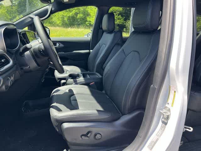 2027 Chrysler Pacifica PACIFICA SELECT AWD