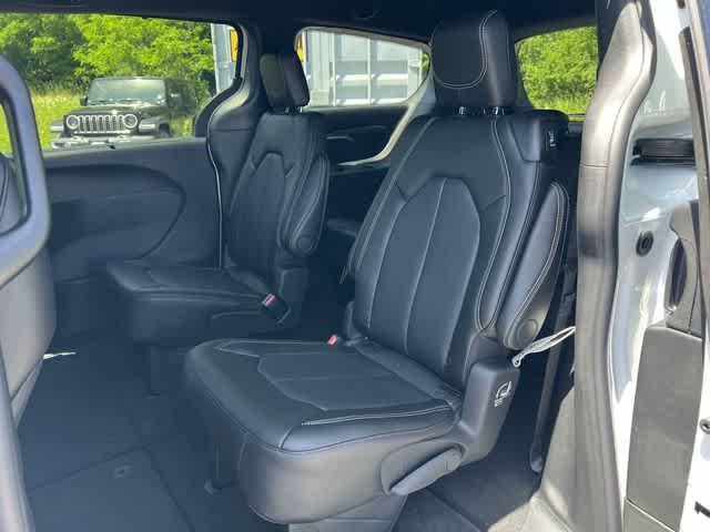 2027 Chrysler Pacifica PACIFICA SELECT AWD