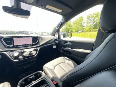 2027 Chrysler Pacifica PACIFICA SELECT AWD
