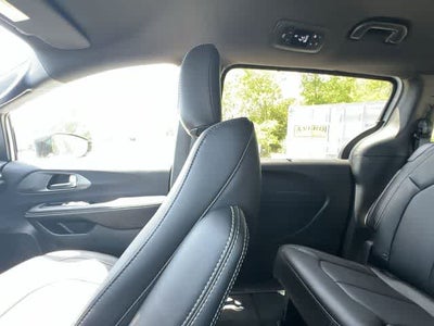 2027 Chrysler Pacifica PACIFICA SELECT AWD