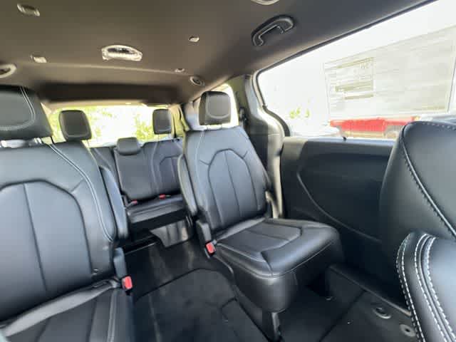 2027 Chrysler Pacifica PACIFICA SELECT AWD