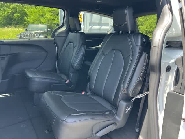 2027 Chrysler Pacifica PACIFICA SELECT AWD