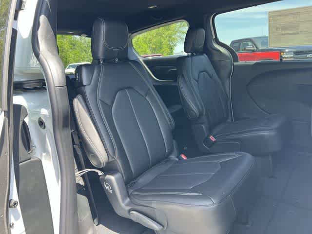 2027 Chrysler Pacifica PACIFICA SELECT AWD