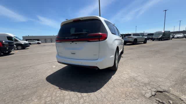 2027 Chrysler Pacifica PACIFICA SELECT AWD