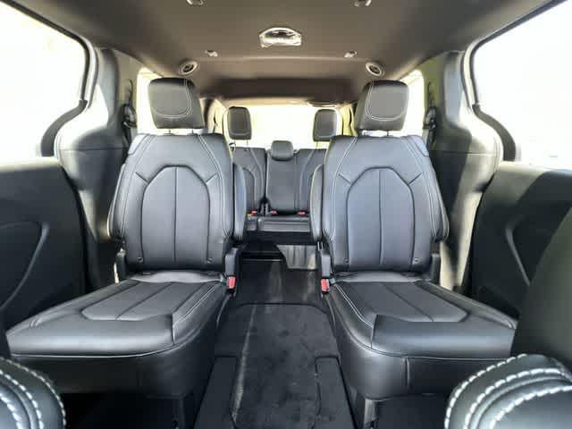 2027 Chrysler Pacifica PACIFICA SELECT AWD