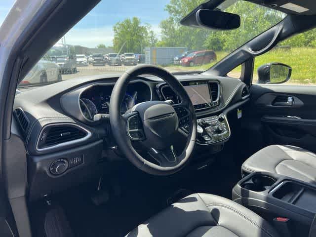 2027 Chrysler Pacifica PACIFICA SELECT AWD