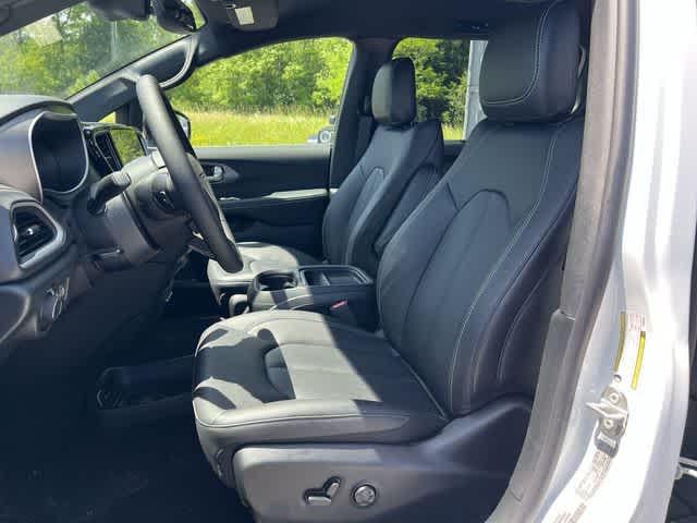 2027 Chrysler Pacifica PACIFICA SELECT AWD