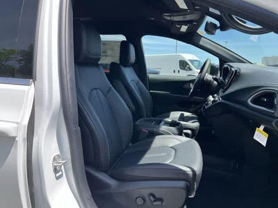 2027 Chrysler Pacifica PACIFICA SELECT AWD