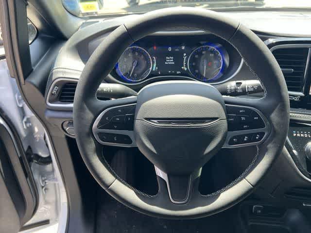 2027 Chrysler Pacifica PACIFICA SELECT AWD