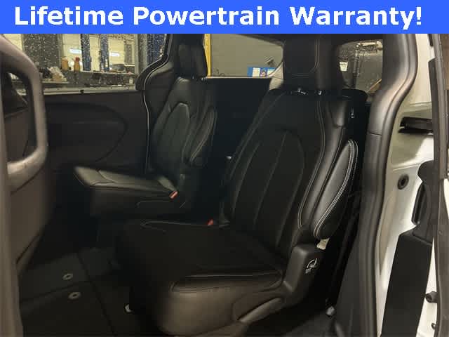 2026 Chrysler Pacifica PACIFICA SELECT AWD