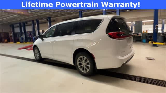 2026 Chrysler Pacifica PACIFICA SELECT AWD