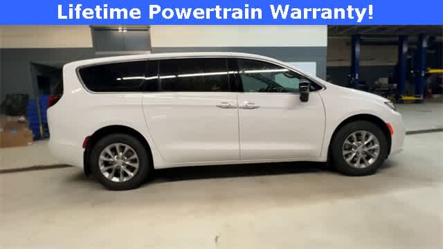 2026 Chrysler Pacifica PACIFICA SELECT AWD