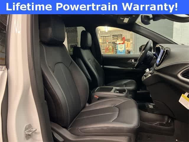 2026 Chrysler Pacifica PACIFICA SELECT AWD