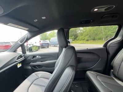 2027 Chrysler Pacifica PACIFICA SELECT AWD