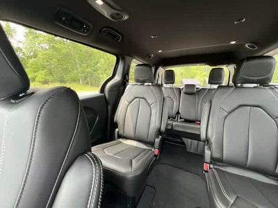 2027 Chrysler Pacifica PACIFICA SELECT AWD