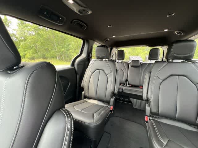 2027 Chrysler Pacifica PACIFICA SELECT AWD