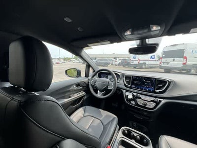 2027 Chrysler Pacifica PACIFICA SELECT AWD