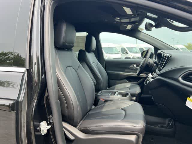 2027 Chrysler Pacifica PACIFICA SELECT AWD