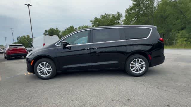 2027 Chrysler Pacifica PACIFICA SELECT AWD