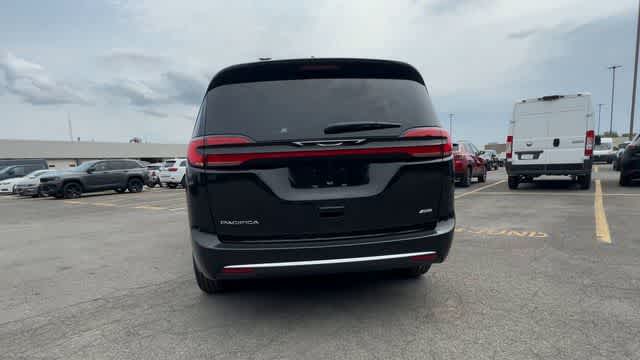 2027 Chrysler Pacifica PACIFICA SELECT AWD