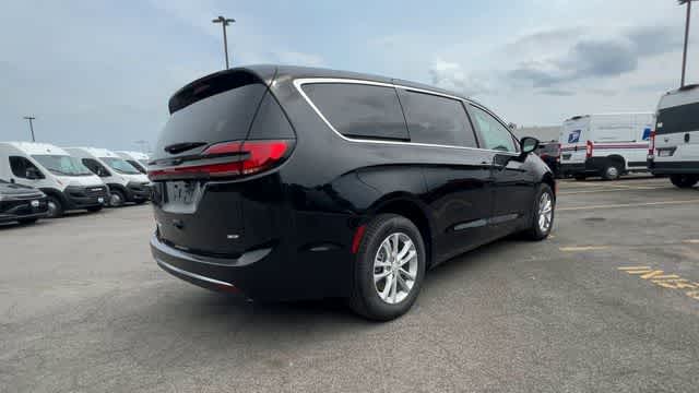 2027 Chrysler Pacifica PACIFICA SELECT AWD
