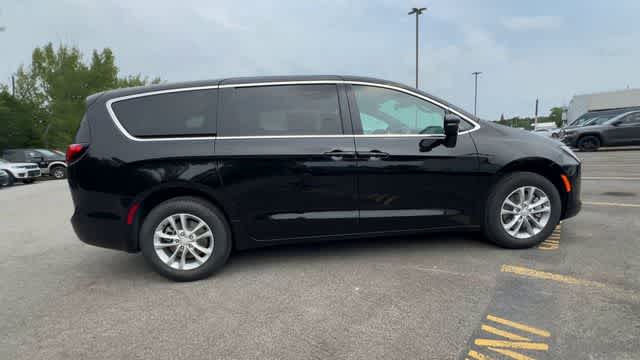 2027 Chrysler Pacifica PACIFICA SELECT AWD