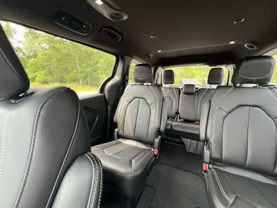 2027 Chrysler Pacifica PACIFICA SELECT AWD