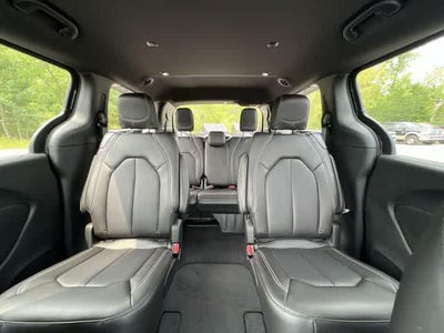 2027 Chrysler Pacifica PACIFICA SELECT AWD