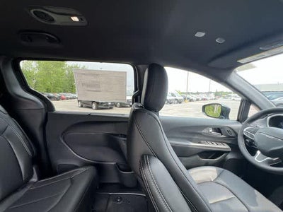 2027 Chrysler Pacifica PACIFICA SELECT AWD