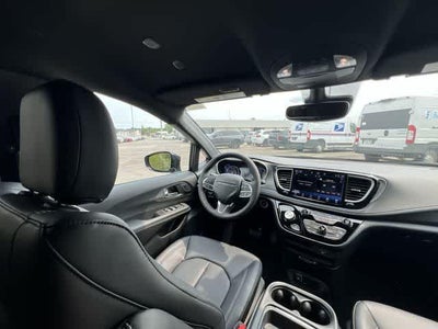 2027 Chrysler Pacifica PACIFICA SELECT AWD