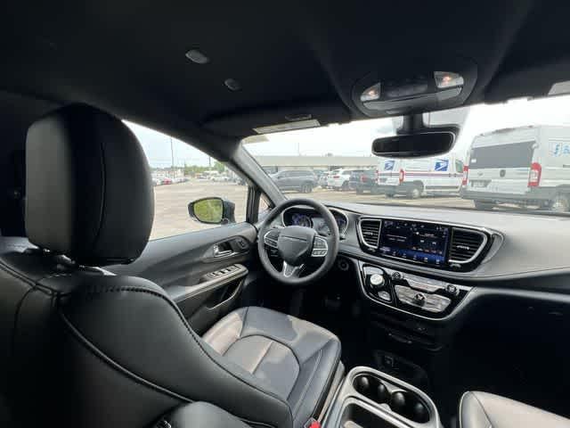 2027 Chrysler Pacifica PACIFICA SELECT AWD