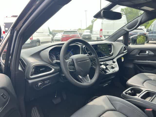 2027 Chrysler Pacifica PACIFICA SELECT AWD