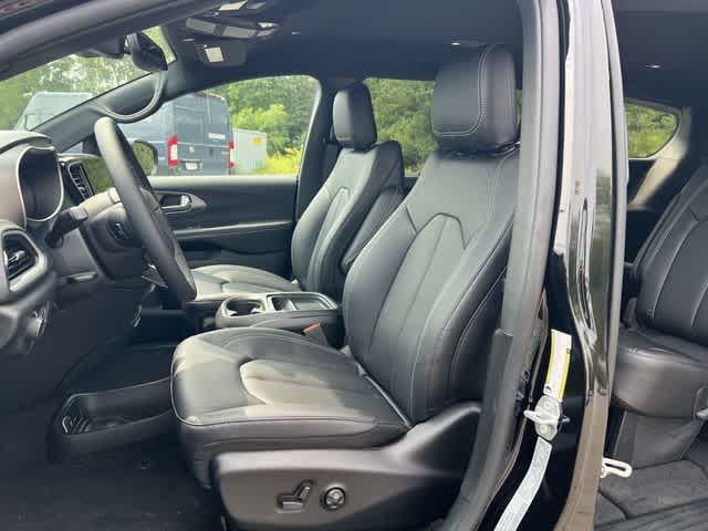 2027 Chrysler Pacifica PACIFICA SELECT AWD